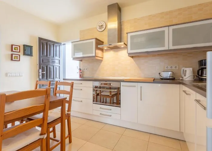 Villa Angela, Piscina Privada Climatizada Y Vistas Al Mar Cerca De Puerto Del Carmen 1200 Metros A Tu Disposicion