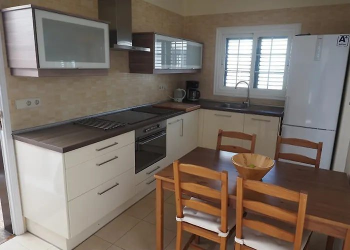 Villa Angela, Piscina Privada Climatizada Y Vistas Al Mar Cerca De Puerto Del Carmen 1200 Metros A Tu Disposicion