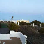 Villa Angela, Piscina Privada Climatizada Y Vistas Al Mar Cerca De Puerto Del Carmen 1200 Metros A Tu Disposicion Mácher