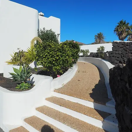 Villa Angela, Piscina Privada Climatizada Y Vistas Al Mar Cerca De Puerto Del Carmen 1200 Metros A Tu Disposicion