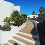 Villa Angela, Piscina Privada Climatizada Y Vistas Al Mar Cerca De Puerto Del Carmen 1200 Metros A Tu Disposicion
